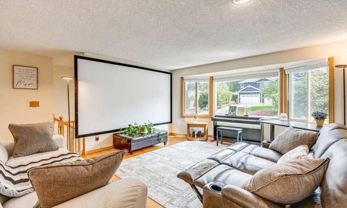 Kirkland House | 5 ⭐ TOP CHOICE ⭐ 6-bedroom home huge backyard