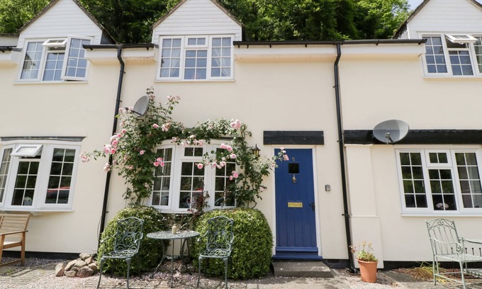 Symonds Yat Cottage | 5 WYE RAPID COTTAGES, pet friendly, with a garden in Symonds Yat