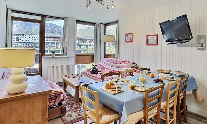 Le Lavachet Apartment | 50m from ski slopes, 2nd floor, balcony, tv, ski locker, 65m², Tignes
