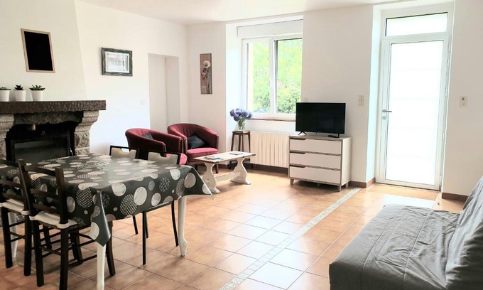 La Meziere House | 51 Le Chêne Fourcher