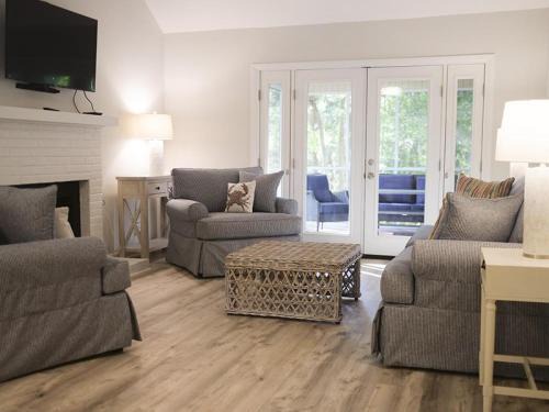 Tarpon Pond House | 523 Tarpon Pond