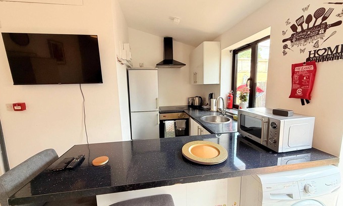 Slough Apartment | 526A Farnham Rd