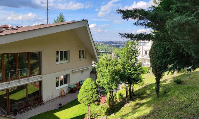 Prague 5 Villa | 550 m² Villa ∙ 11 bedrooms ∙ 30 guests