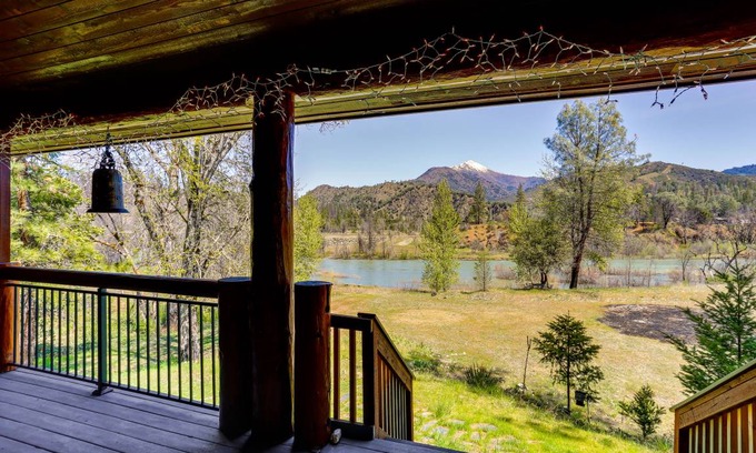 Junction City House | 557 m² House ∙ 5 bedrooms ∙ 12 guests