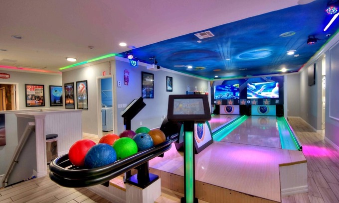 Loughman House | 56 Bedroom Bowling Villas, Sleep 150