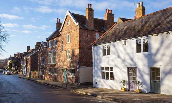 Bootham Cottage | 58 Marygate. A beautiful and central 300 year old, 4 bedroom cottage.