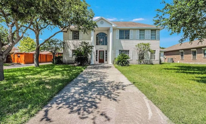 South Side House | 5BDR SpaciousFamilyGetaway+Pets OK+BBQ+LargeYard