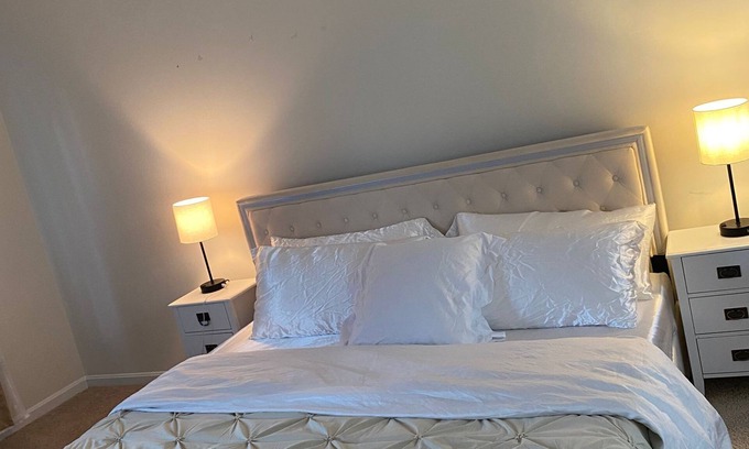 Calverton House | 5bedrooms 7 beds, Free parking, private entry,Free WI-FI Near Washington DC
