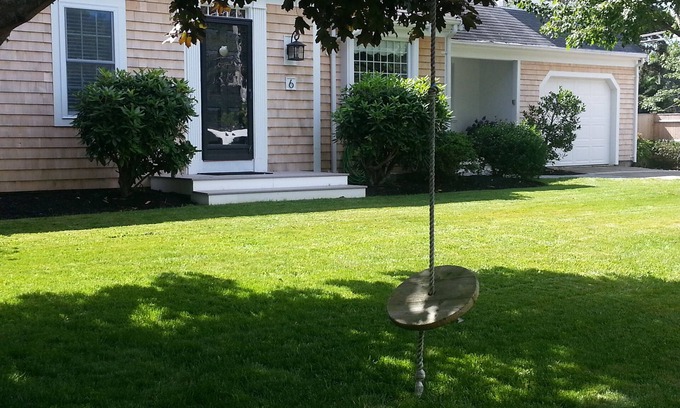 North Chatham House | 5BR-Beautiful Chatham-Year Round-Sleeps up to ten (10) & 1 Mile to Town!