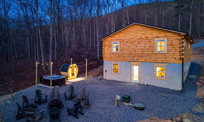 Shenandoah Cabin | 5Br Cabin W/Sauna, Hot Tub, Firepit, River Access and Games