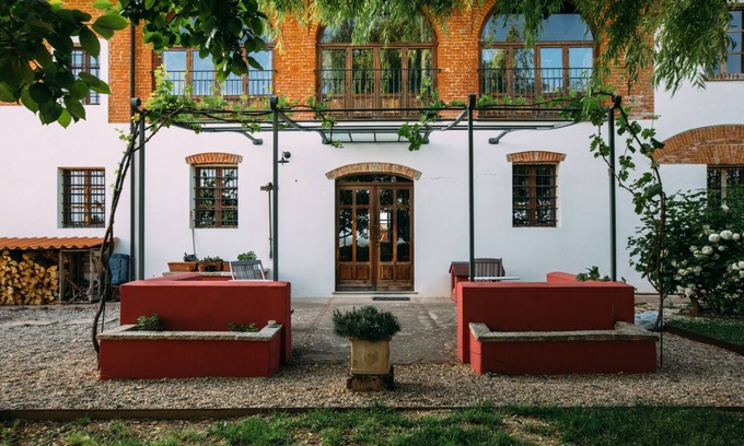 San Damiano dʼAsti House | 5BR Hilltop Wine country home w pool and spectacular views near Alba and Barolo