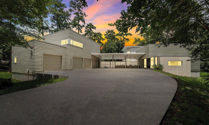 The Woodlands House | 5BR+ Modern Home, Pool, Gym, 2 Kitchens, 1 Acre Estate.