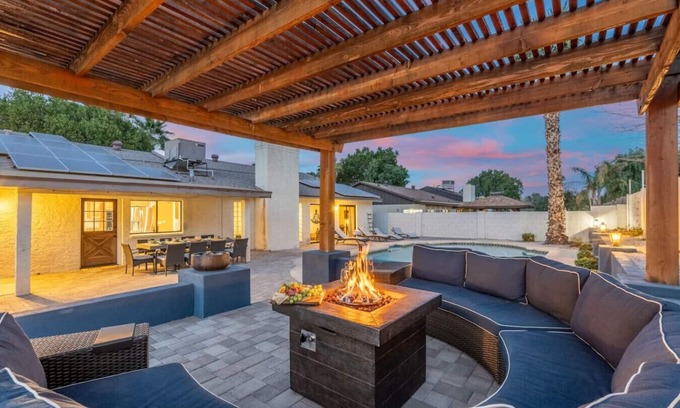Paradise Valley Village House | 5BR w/4 Kings Pool Fire Pit BBQ Grill Yard Games