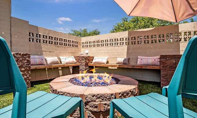 Sunset House | 5BR w/Hot Tub | Fire Pit | Games & Walk to ASU