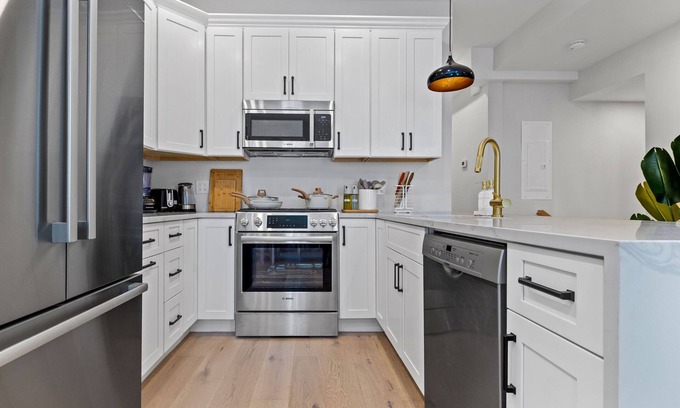 Columbus Park - Andrew Square Apartment | 5BR3B Lux Home Walk to Subway Near Downtown