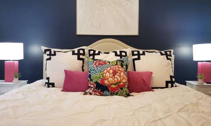 Greensboro Apartment | 5min→Airport-Fast wifi-Kings-Pool-Free Parking