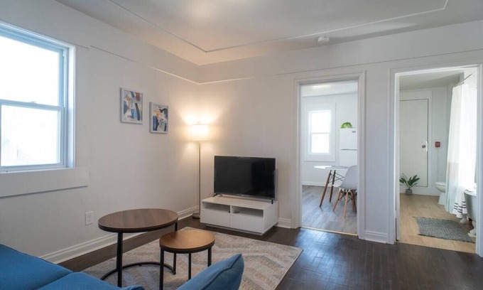 Thunder Bay Apartment | 5mins to Airport, Netflix, Wifi, Parking