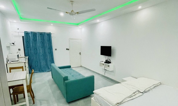 Serrekunda Apartment | 5minutes drive to the beaches near by an 4minutes drive to senegambia