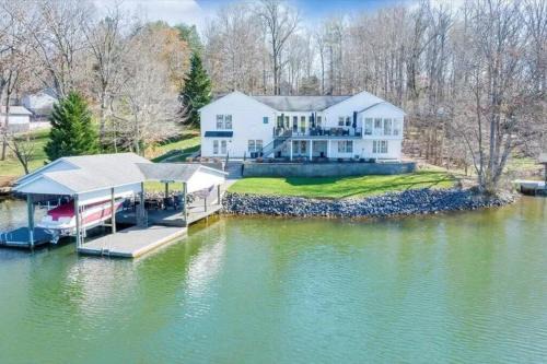 Moneta Villa | 6 BD Smith Mountain Lakefront Escape sunset