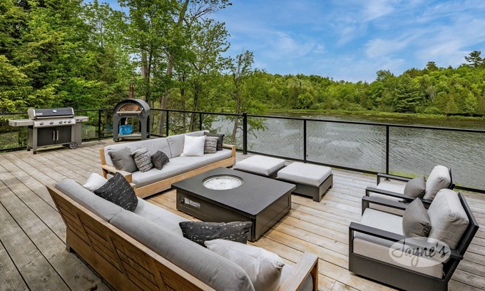 Lake of Bays Cottage | 6 bed 4 bath cottage on Lake of Bays