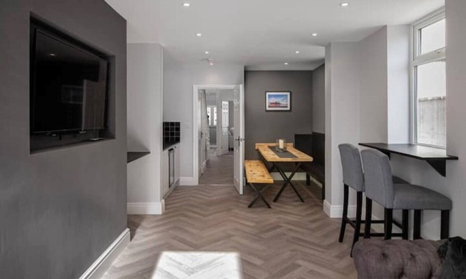 Bispham House | 6 bed Luxury Coastal Townhouse with free parking