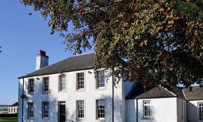Glenisla Cottage | 6 bedroom accommodation in Invergowrie, near Dundee
