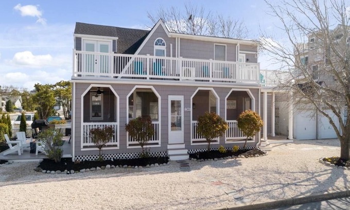 North Beach House | 6 bedroom accommodation in Surf City
