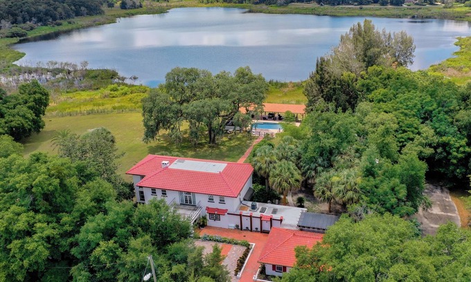 Ocoee Villa | 6 Bedroom Historic Home