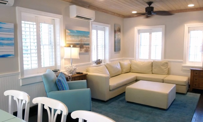 Dunmore Town House | 6 bedroom Home, Sapodilla House