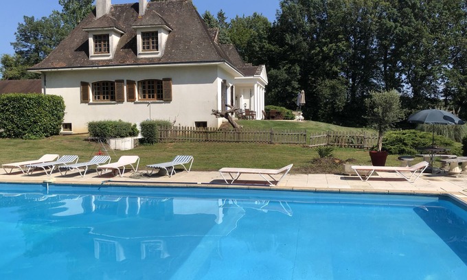 Jars House | 6 Bedroom Private vacation home in Jars