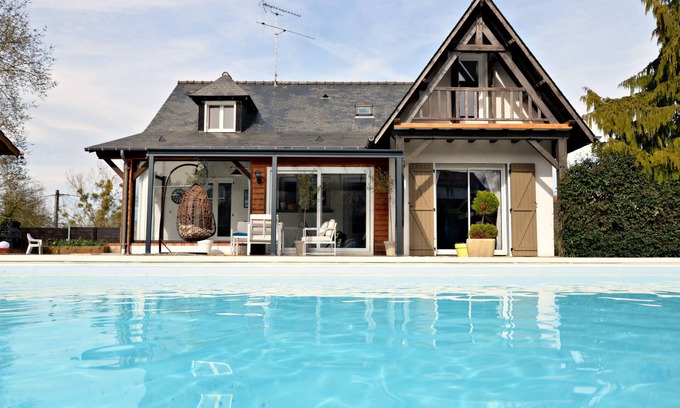 Bouessay House | 6 bedroom vacation home with swimming pool - La Belle Rochette