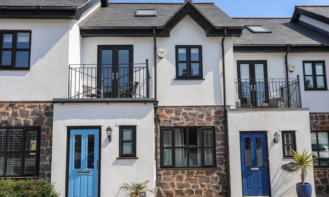 Abersoch Cottage | 6 BOAT YARD, pet friendly, country holiday cottage in Abersoch