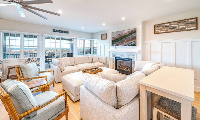 Gold Coast Condo | 6 BR Beachfront Paradise on the Gold Coast– Sleeps 18!