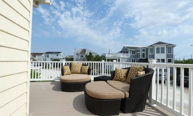 Loveladies House | 6 BR, Pool, Hot Tub and 5 min to Ocean
