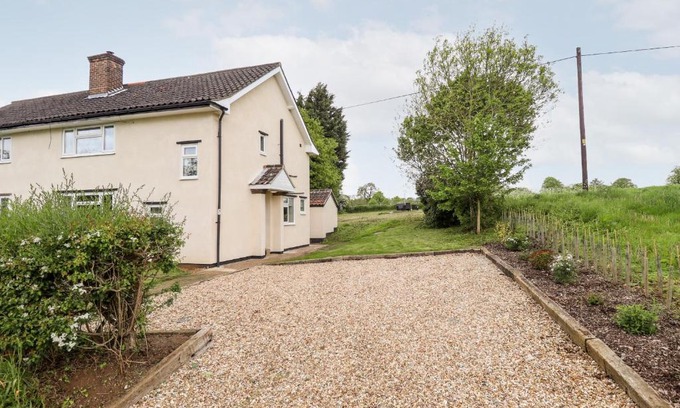 Gainsborough House | 6 Hillside Cottages