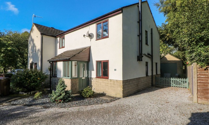 Chinley House | 6 HUNTERS GREEN CLOSE, romantic, character holiday cottage in Chinley
