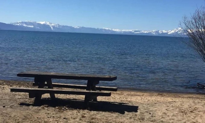 Kings Beach Apartment | #6 Lakeview- Perfect Ski Location!Hot tub, Beach