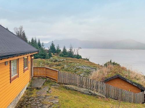 Gulen Municipality House | 6 person holiday home in Brekke