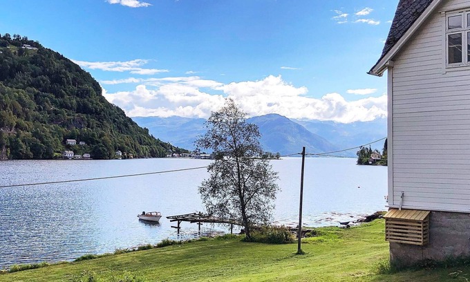 Kvam House | 6 person holiday home in øystese