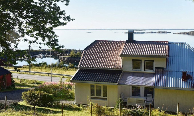 Midsund House | 6 person holiday home in MIDSUND