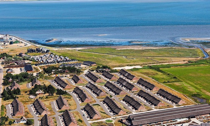 Sønderstrand House | 6 person holiday home on a holiday park in Rømø