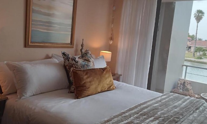 Port Owen Apartment | 6 Sleeper Magical Marina Villa