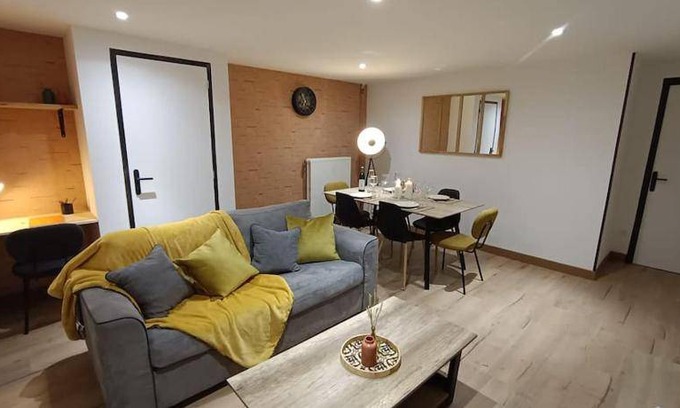 Saint-Chamond Apartment | 60 m² Apartment ∙ 2 bedrooms ∙ 6 guests