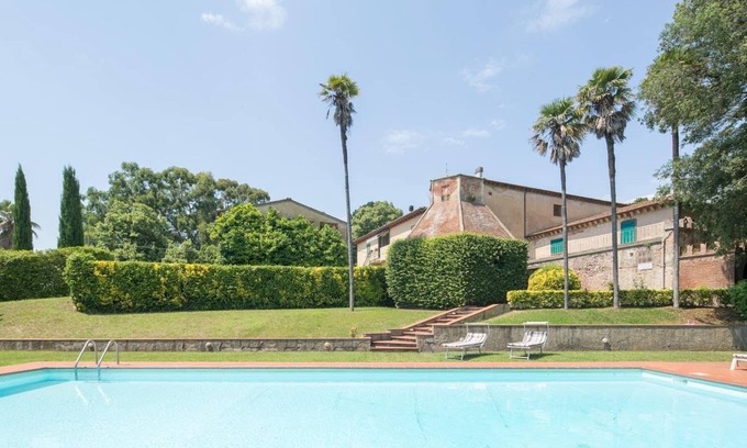 Crespina House | 60km to florence and 20km to the beach. Supermarket at 5 km. Shops at 2km.