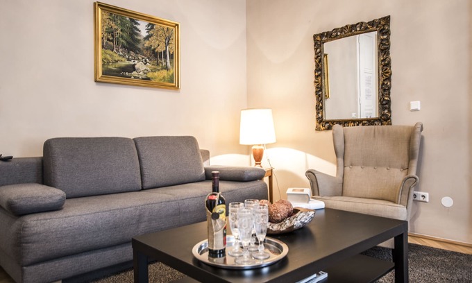 Innere Stadt Apartment | 60m² classic apartment for 2-4 people in the inner city
