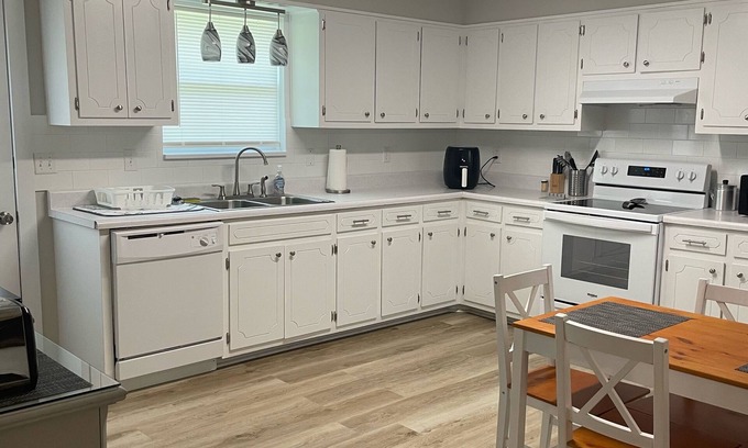 Waycross Apartment | 611- Entire Apartment Minutes from Hospital!