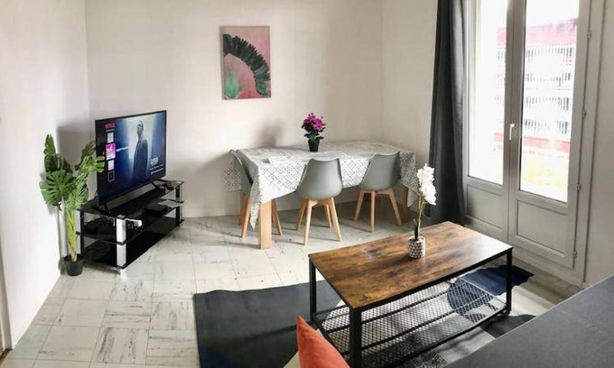 Miroir - Batignolles Apartment | 63 m² Apartment ∙ 2 bedrooms ∙ 5 guests