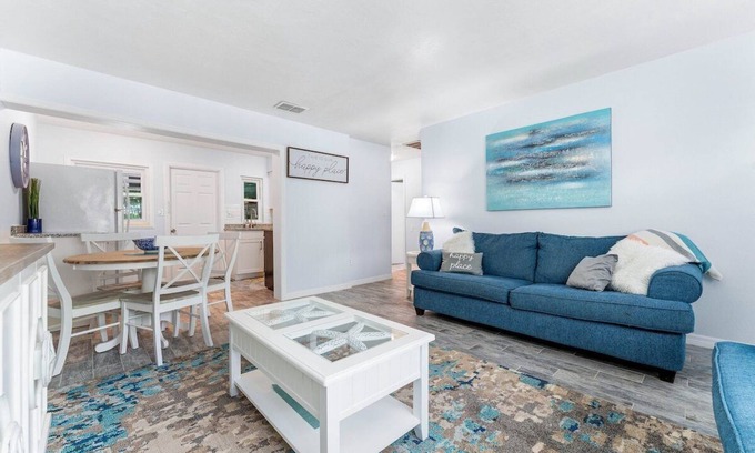 Downtown Apartment | 638 Madison · Downtown SRQ *Laurel Park * NEW* 2 bedroom* 75” TV
