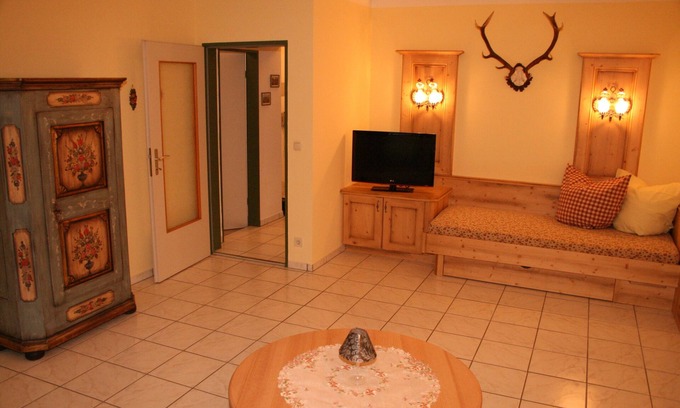 Mittenwald Apartment | 65 sqm newly renovated modern 4-star apartment in Bavarian style