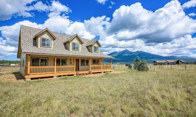 Baderville House | 6555 N Chambers Dr